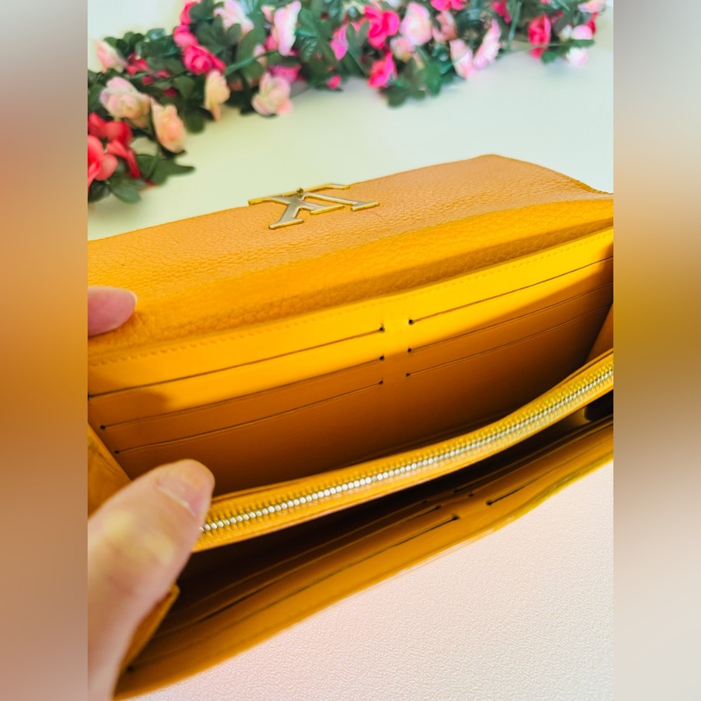 Louis Vuitton Rare Capucines Python Wallet๐๐ - Picture 9 of 16